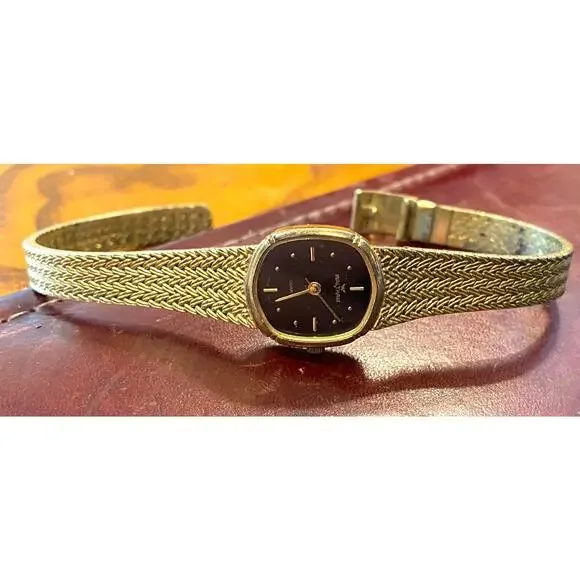 VTG Women's Waltham Quartz Watch, WT810 012, Mesh Band - Picture 2 of 4